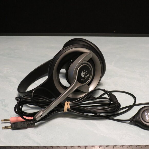 Logitech Gaming Headset with Mic.  3.5mm Jack Connection - Picture 1 of 3